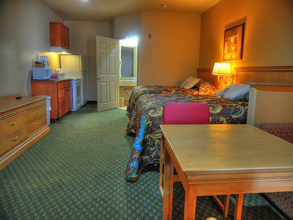 Lone Star Inn And Suites Victoria Exterior photo