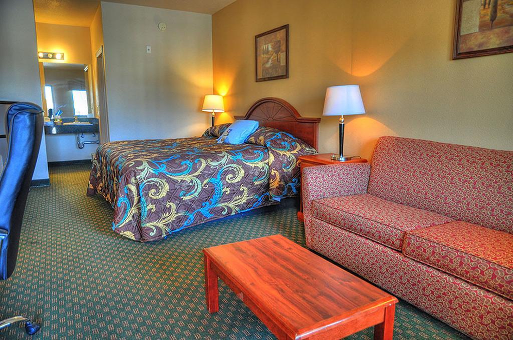 Lone Star Inn And Suites Victoria Exterior photo