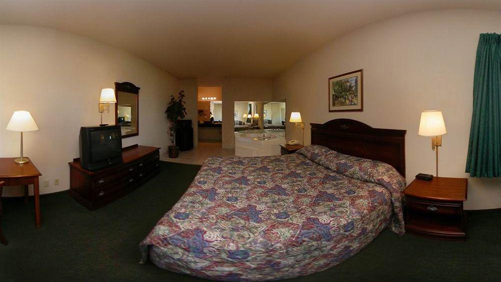 Lone Star Inn And Suites Victoria Exterior photo