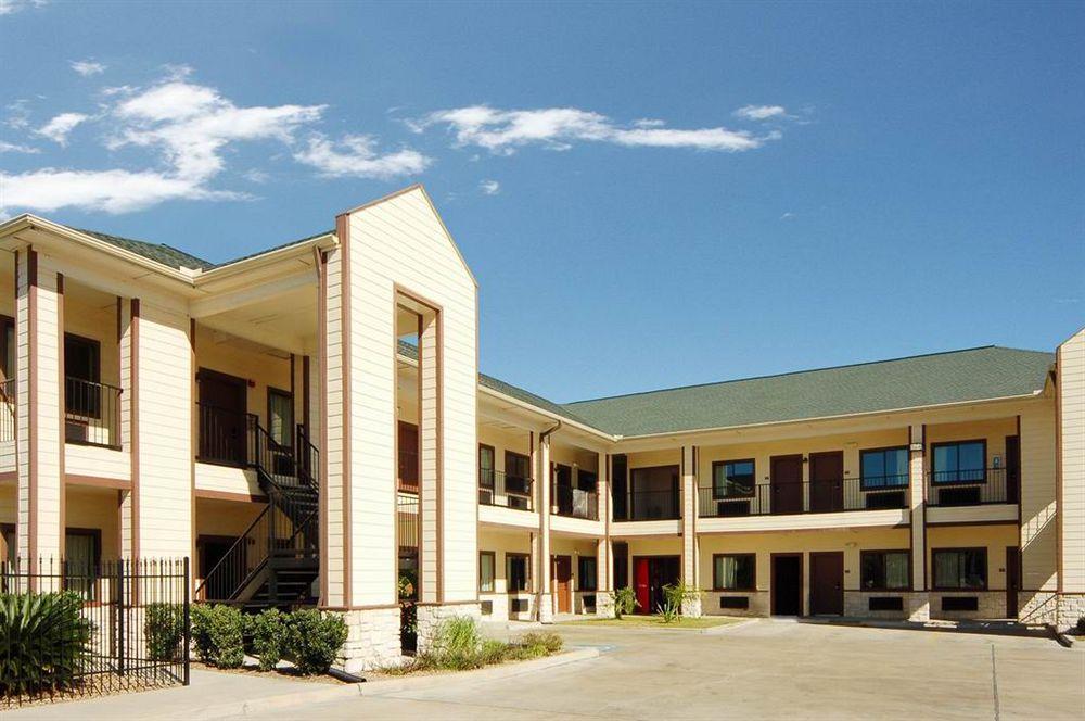 Lone Star Inn And Suites Victoria Exterior photo