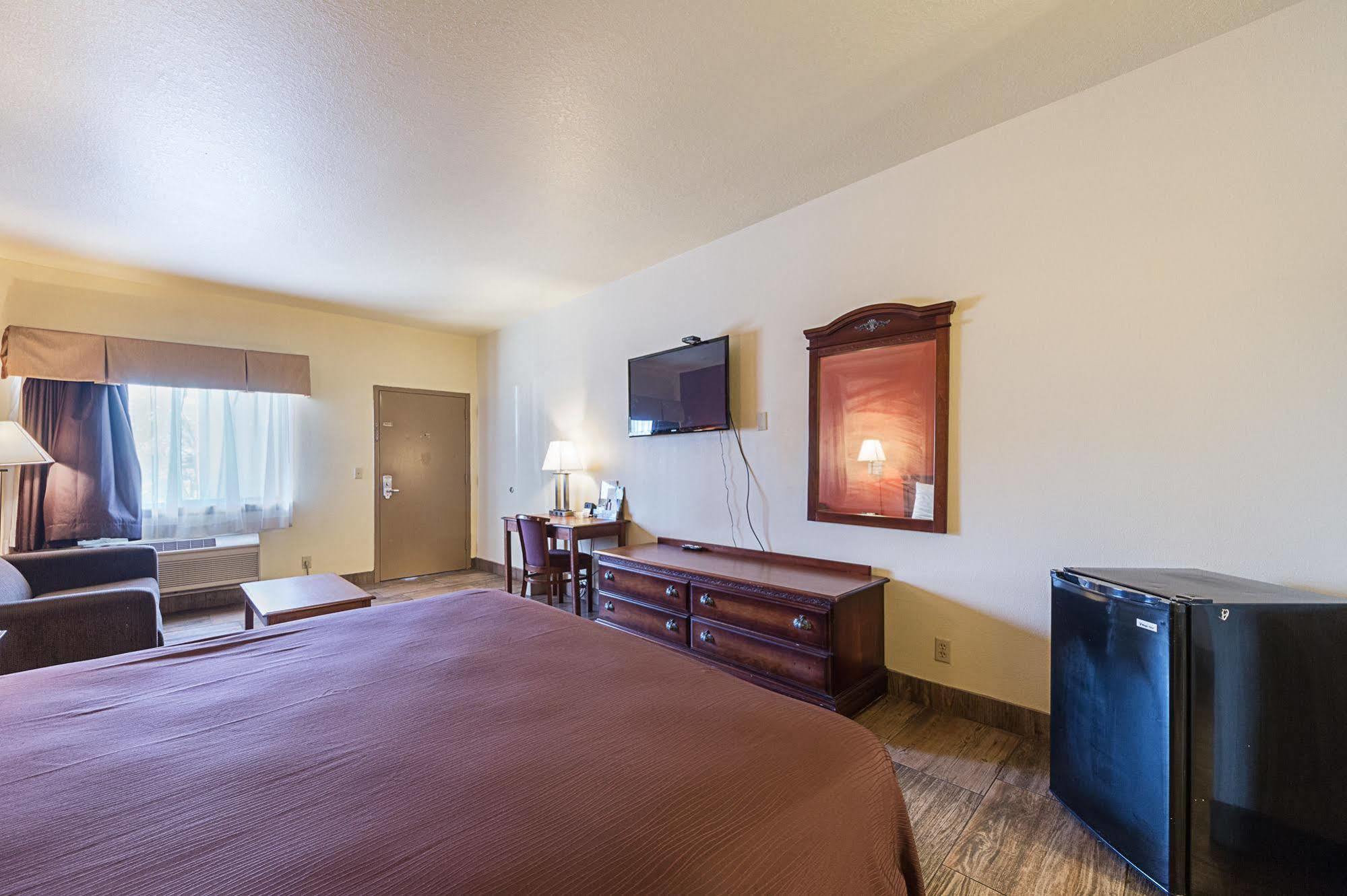 Lone Star Inn And Suites Victoria Exterior photo